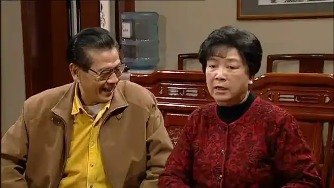 媳妇:康伯康婶送百年偏方,祝师奶惨了,看到韭菜就反胃-影视综视频