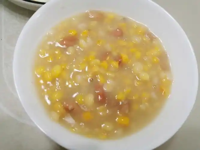关于玉米碴子粥的做法,网上看了很多教程,大都是需要压力锅,或者燃气