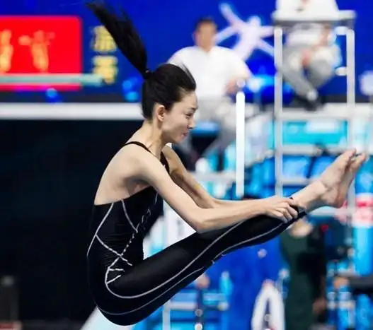 王丽坤退赛《星跳水立方》素颜女神水中惊鸿美不胜收