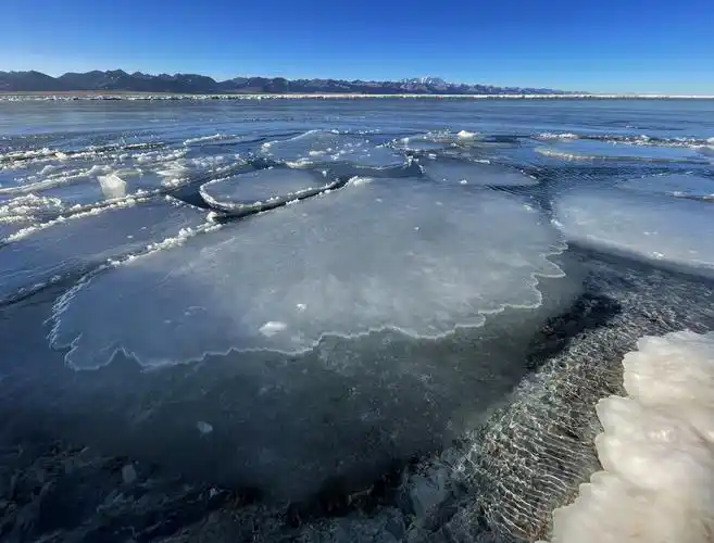 湖面结冰的纳木错(1月29日摄).新华社记者 普布扎西 摄