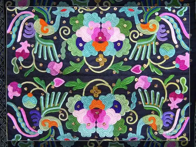 苗族-花瓣网|陪你做生活的设计师 | 』#以贵州苗族吊脚楼和本地屯堡