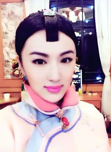 女星李艳冰戏约不断演技获赞感动全场