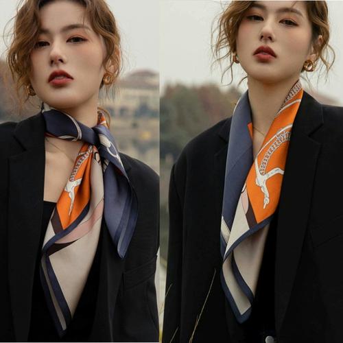 春秋款高级感时尚印花丝巾搭配风衣小方巾女仿真丝薄款小领巾领巾