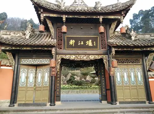 【携程攻略】都江堰都江堰景区景点,.都江堰,值得一去,没有导游讲解真