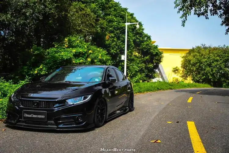 广州车友打造低趴10代本田思域,黑武士的风格杀气腾腾!