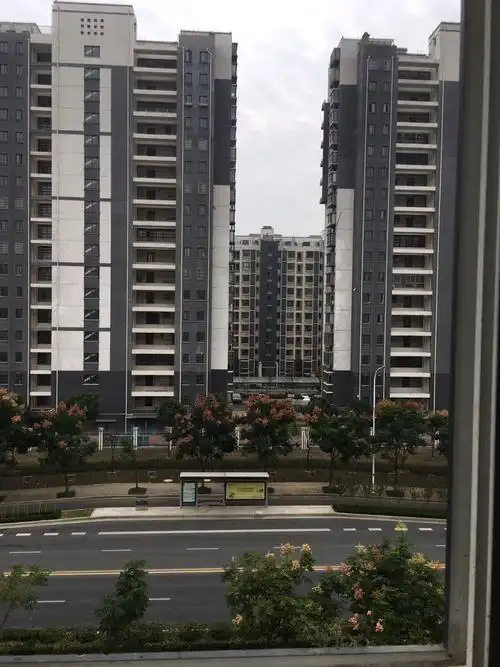 请问这是天斩煞吗?阳台主卧朝南,怎么化解