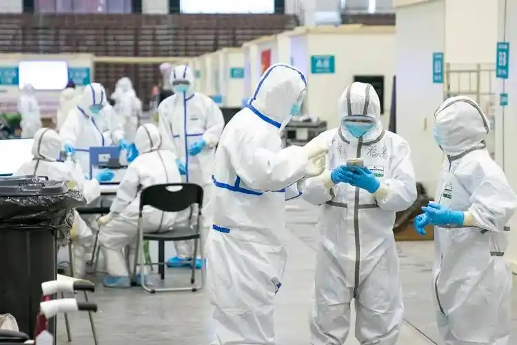 抗疫护士痊愈回村隔离遭村支书辱骂防护服图片大全铅笔画