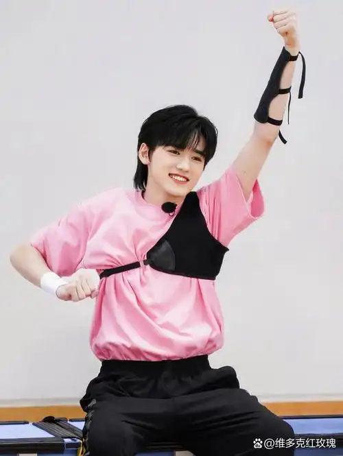 宋亚轩夏日运动会图