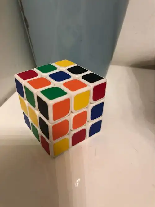 正方体好难找,原来一直在我身边.我什么时候才能把魔方还原啊?