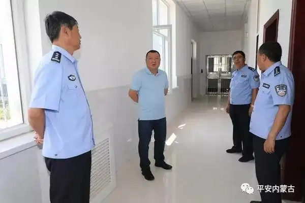 检查中,贾净博要求,拘留所,警犬训练基地负责人要高度重视办公环境