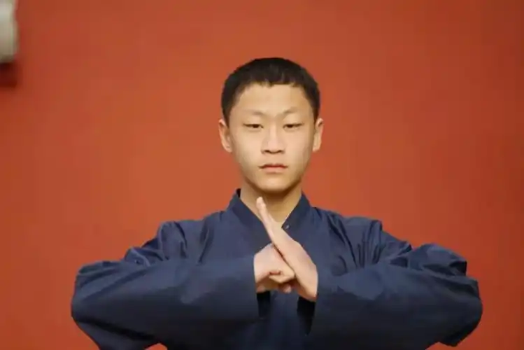 抱拳礼的正确手势,是什么,有什么讲究|五指|抱拳礼|掌心