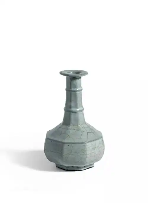 南宋 官窑青釉八方弦纹盘口瓶