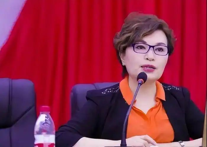 回顾零失误的国脸级主播李瑞英却在退休后惹众怒她经历了什么