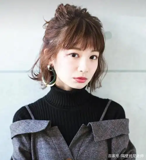 半扎发型丸子头如此减龄的发型你值得拥有