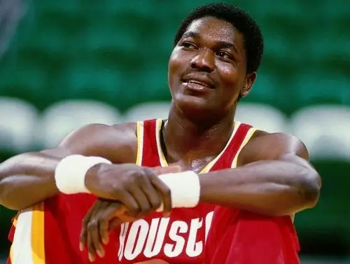 nba历史上25个新秀赛季排名第16的奥拉朱旺