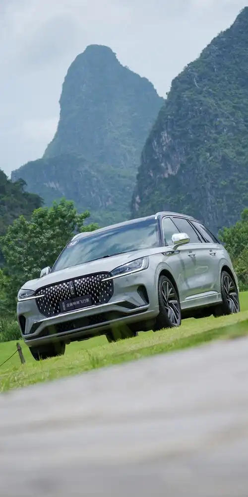 传世豪华 优雅从容 全新林肯飞行家驰骋喀斯特峰林