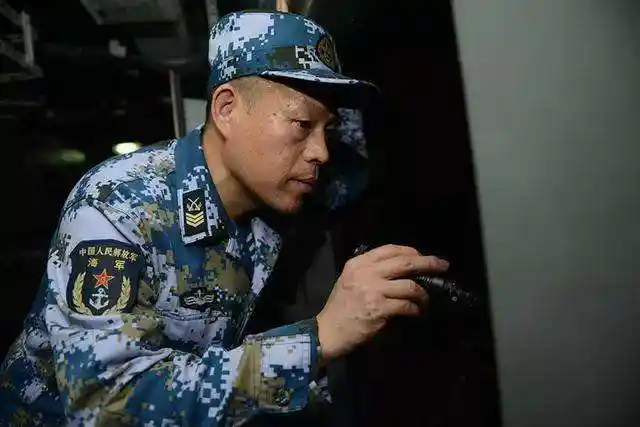 现在当兵工资有多少?下士每月到手5500元左右,一级军士长呢?