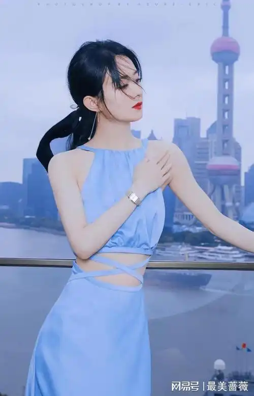 赵丽颖礼服装大放光彩, 时尚穿搭展现个性魅力, 网友纷纷送上赞美|抹