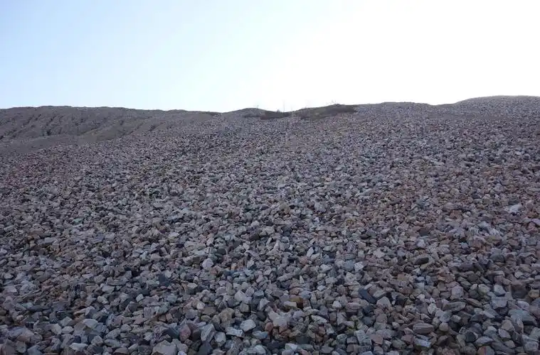 一个铁矿村的荣衰样本:曾经免费盖别墅 现在欠债2.7亿