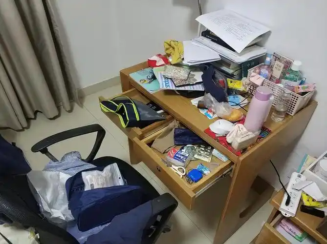 收拾东西之桌子最凌乱的一天