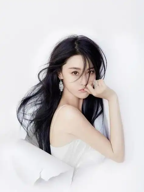 她被称为中国黄金身材巅峰期退圈结婚丈夫身份特殊令人敬畏