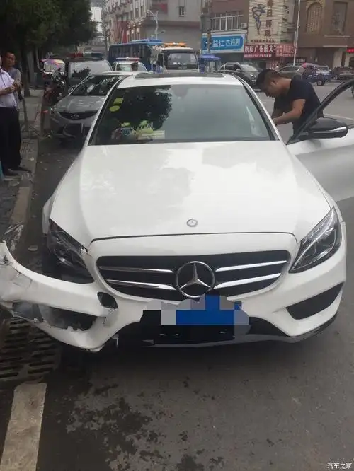 奔驰c200标轴运动版本首撞