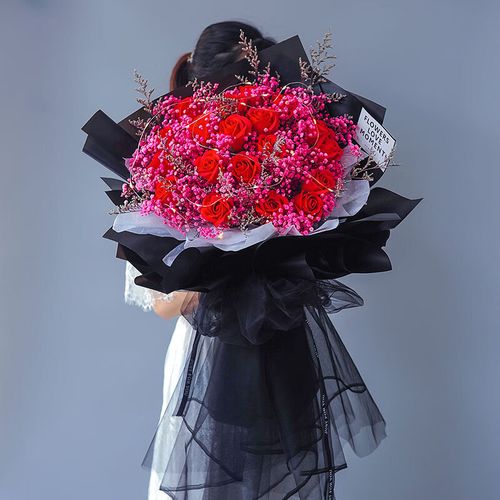 情人节/生日礼物 满天星配红色玫瑰