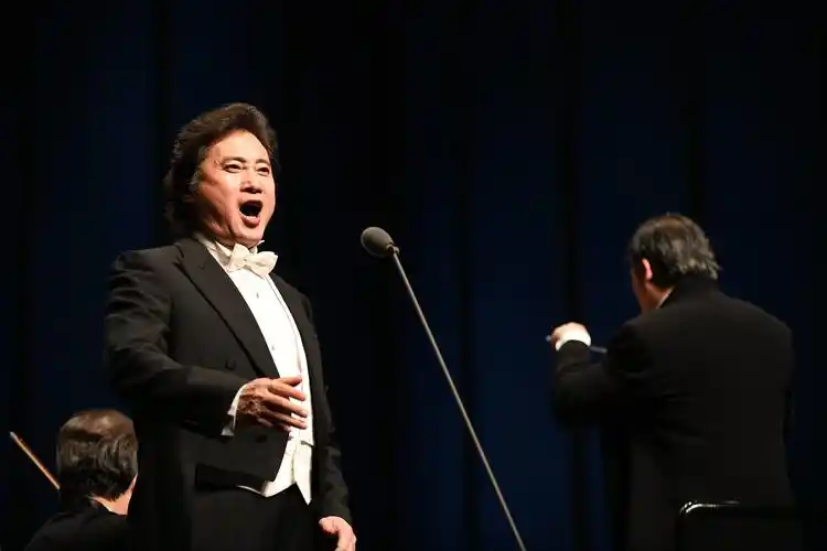 5月2日晚,男高音歌唱家戴玉强在"讴歌时代辉煌——中国三大男高音保利