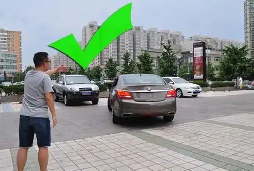 由奇葩惨案,我们说倒车指挥手势!