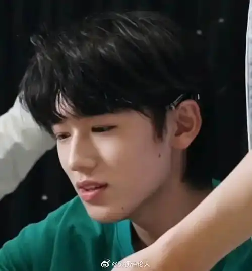 宋亚轩的素颜好绝阿!白白嫩嫩的皮肤超级好!__财经头条