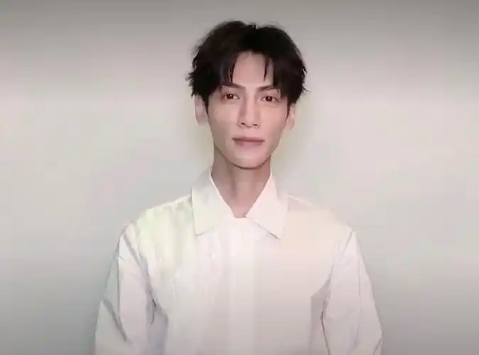 皮包骨头的金晨,面黄肌瘦的黄晓明,这些瘦到病态的明星真辣眼