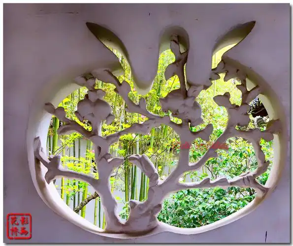 苏州沧浪亭(苏州园林之七) 写美篇  沧浪亭内曲廊壁上嵌有各式漏窗,共