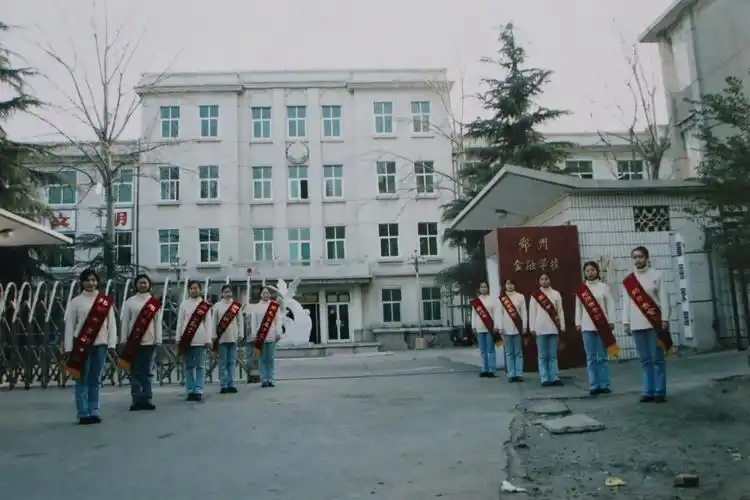 标准化教室已经成型,学校班班通,多媒体设施的应用让老师们的