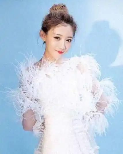 人物事件小伊伊,真名王婧伊,毕业于北京现代音乐学院韩舞系,是快手