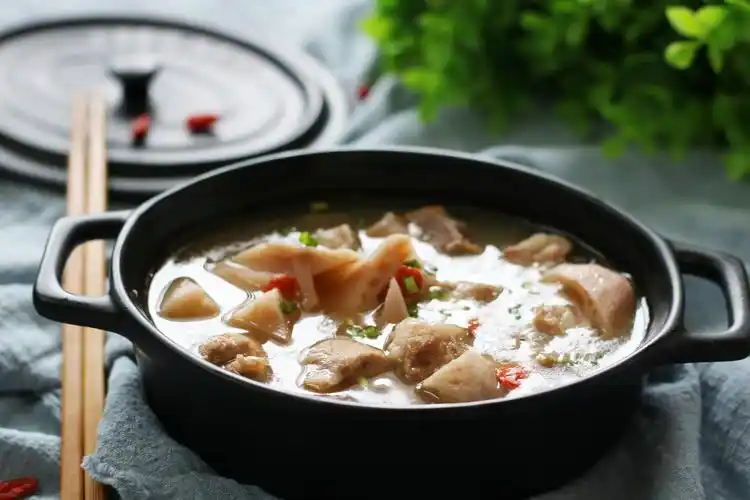 大厨:煲汤的莲藕这样选,炖出来又粉又香,原来以前都买错了