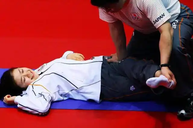 当年日本可爱的"瓷娃娃"福原爱也难逃教练的魔掌