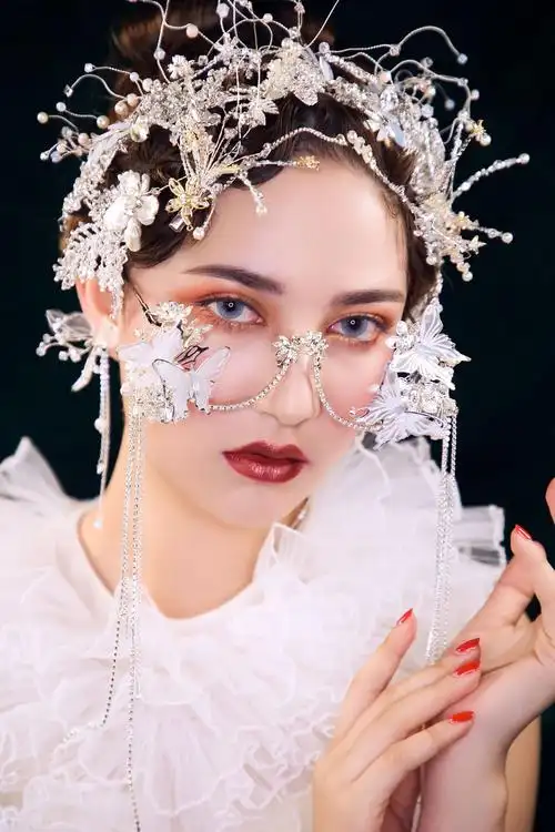 安安彩妆造型的化妆造型作品《欧美轻奢复古妆容造型》