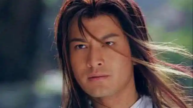 黄晓明喜提金鸡奖"最佳男演员"奖项