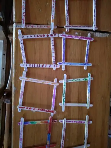 久和园小三班美术——《冰棍棒相框》