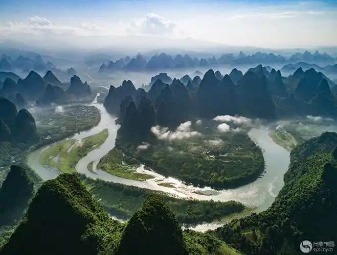 13802636727 《桂林山水甲天下》属地:广西省,简介:航拍桂林山水