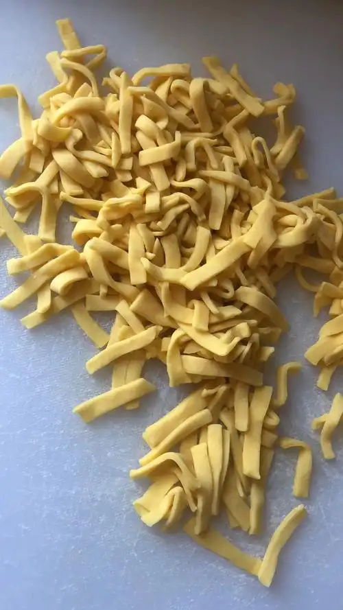 沙琪玛的做法 #纯手工零添加 #好吃到爆 #宅家嚯嚯面粉 - 抖音