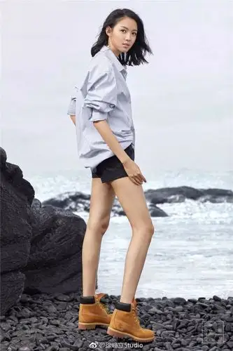 美腿的标准有几个必备要求,首先要长,先给你们看看王祖贤年轻时的影像