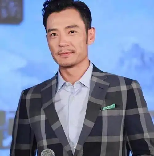 李光洁,一位备受瞩目的演员,在娱乐圈中,李光洁的爱情故事被人们津津