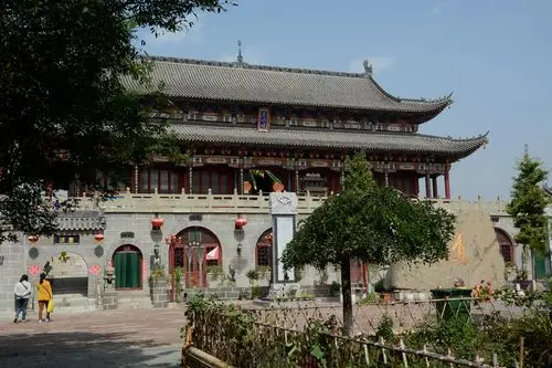 真山堂,整个园区内主体标志性建筑,是民众敬拜傅山的主要场所.