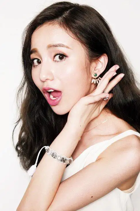 张甯儿回来了,也成熟了,新一代大势潮模!