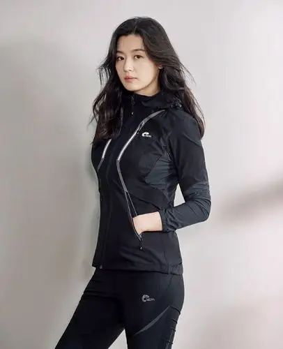 22全智贤产二胎后首支广告,紧身运动装显健美身材曲线.