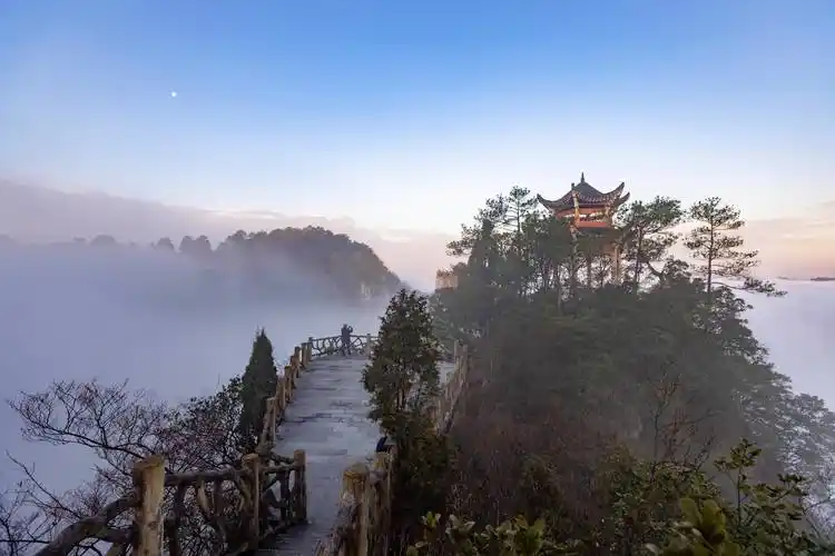 贵州施秉:云台山现壮美云海景观