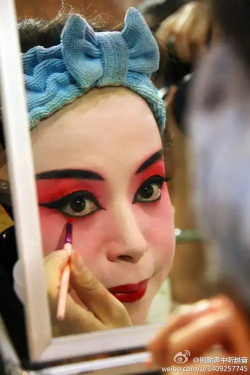 旦角化妆粤剧旦角化妆