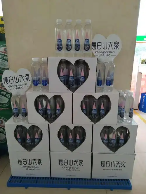 兖州8站和28站配有手绘海报!兖州23站室内陈列两个堆头