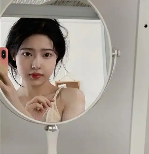 夏日女头简单的干净女孩子